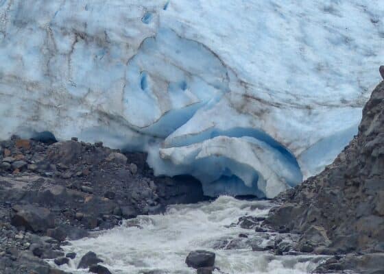 Fotografía de un glaciar en retroceso debido al cambio climático